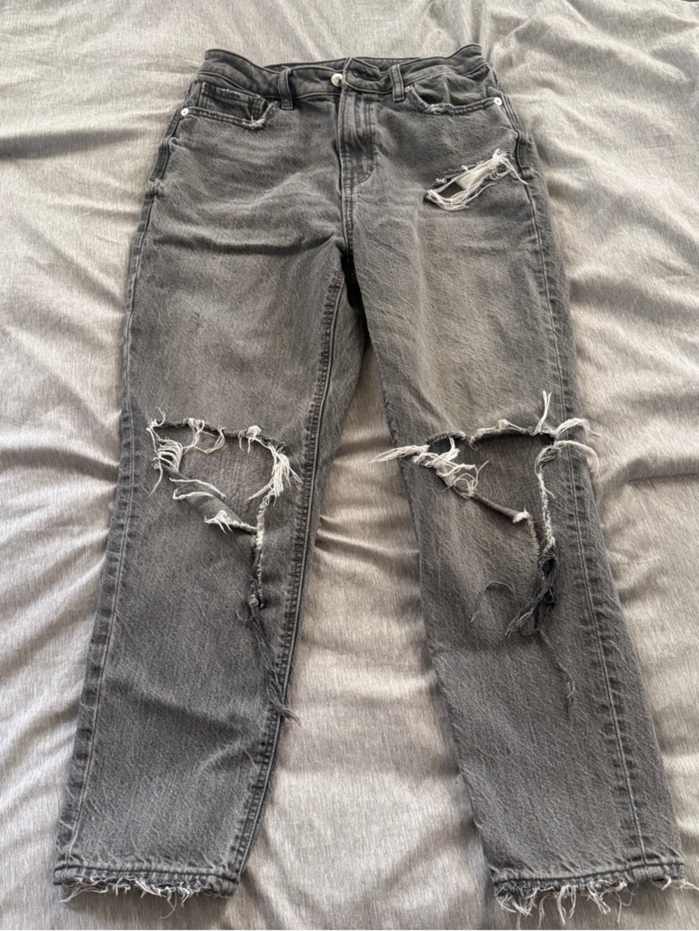 American Eagle Distressed Faded Black/Gray jeans